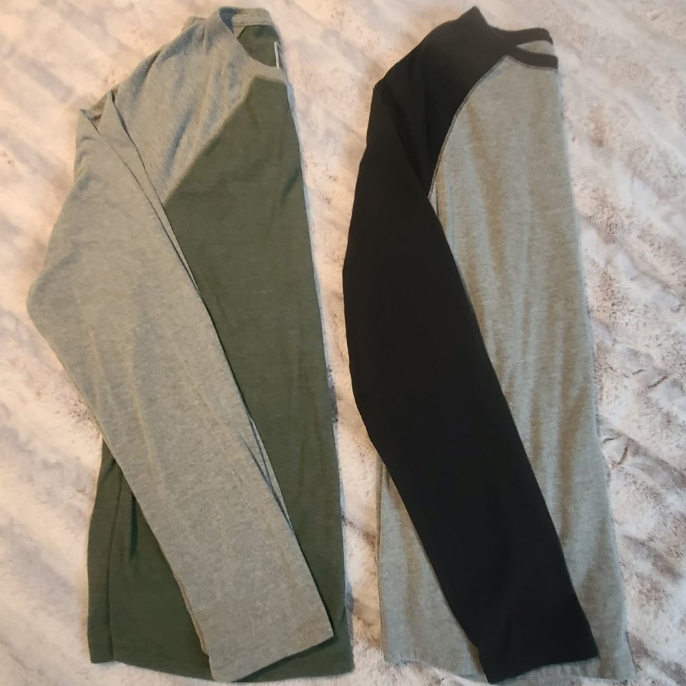 2) Urban Pipeline Long Sleeve Tees Size Med.